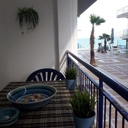 Cozy Seaside Apartment Loutraki Exterior photo